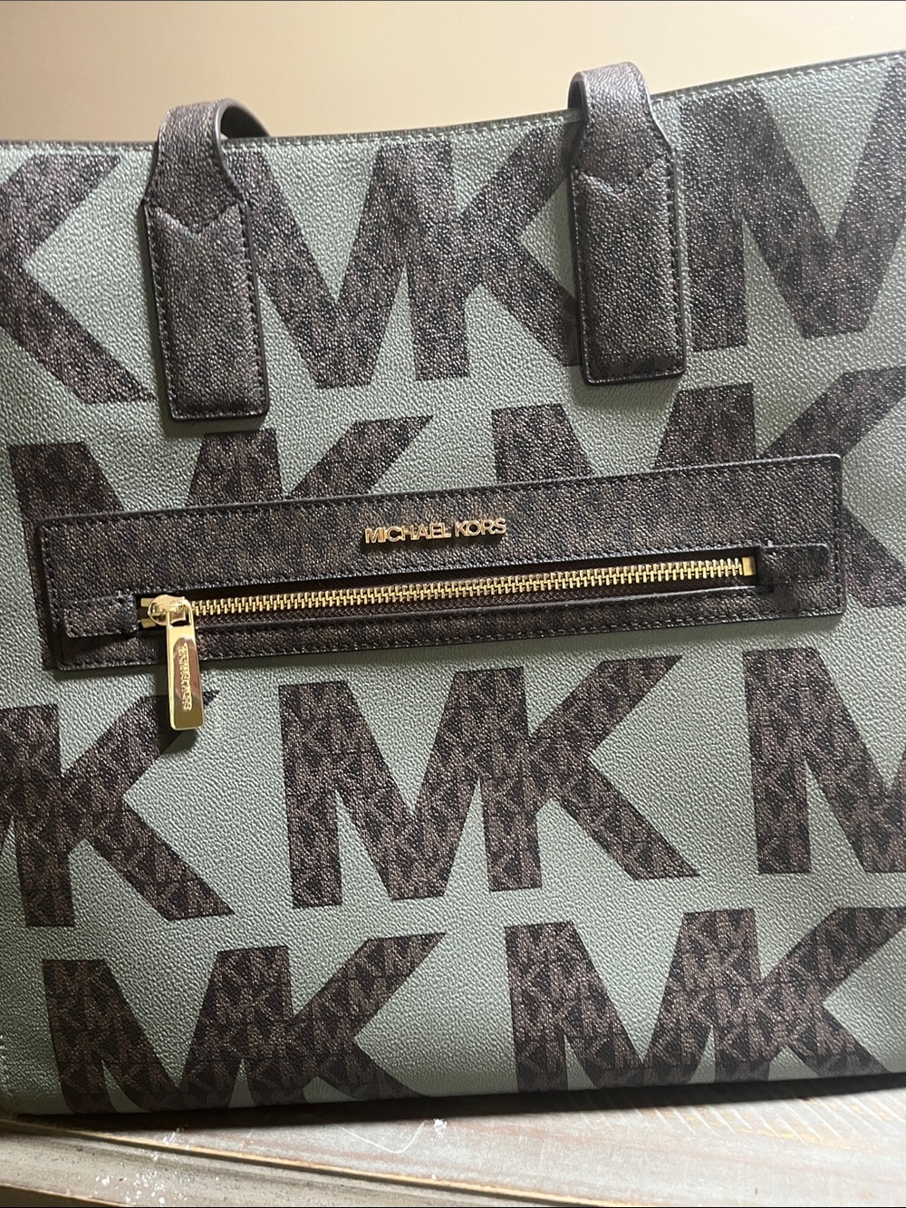 Michael Kors Olive & Brown MK Monogram Tote! Super adorable 🥰 used once! Clean!
